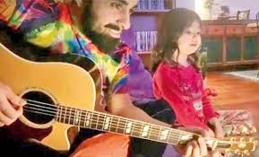 Ünlü isimlerden ev konserleri